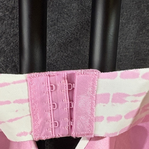 Hurley Pink and White Women's Bra Set Sz 38C - Picture 4 of 14
